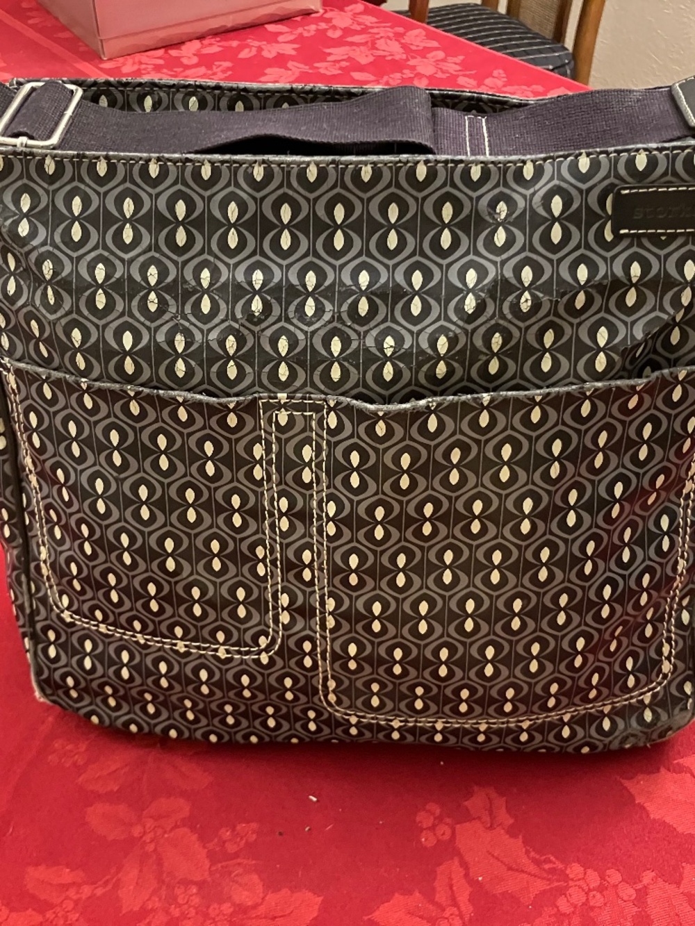 StorkSak London Aubrey Messenger Diaper Bag Black Geometric Print (Black, Grey)